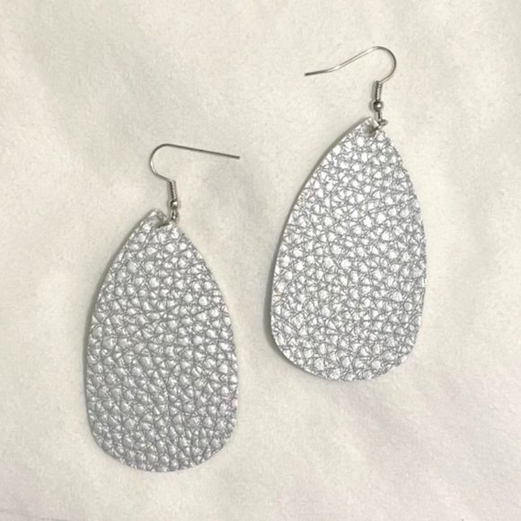 Teardrop Faux Leather Earrings in Gray Silver w/Metallic Sheen Textured New - Picture 2 of 5